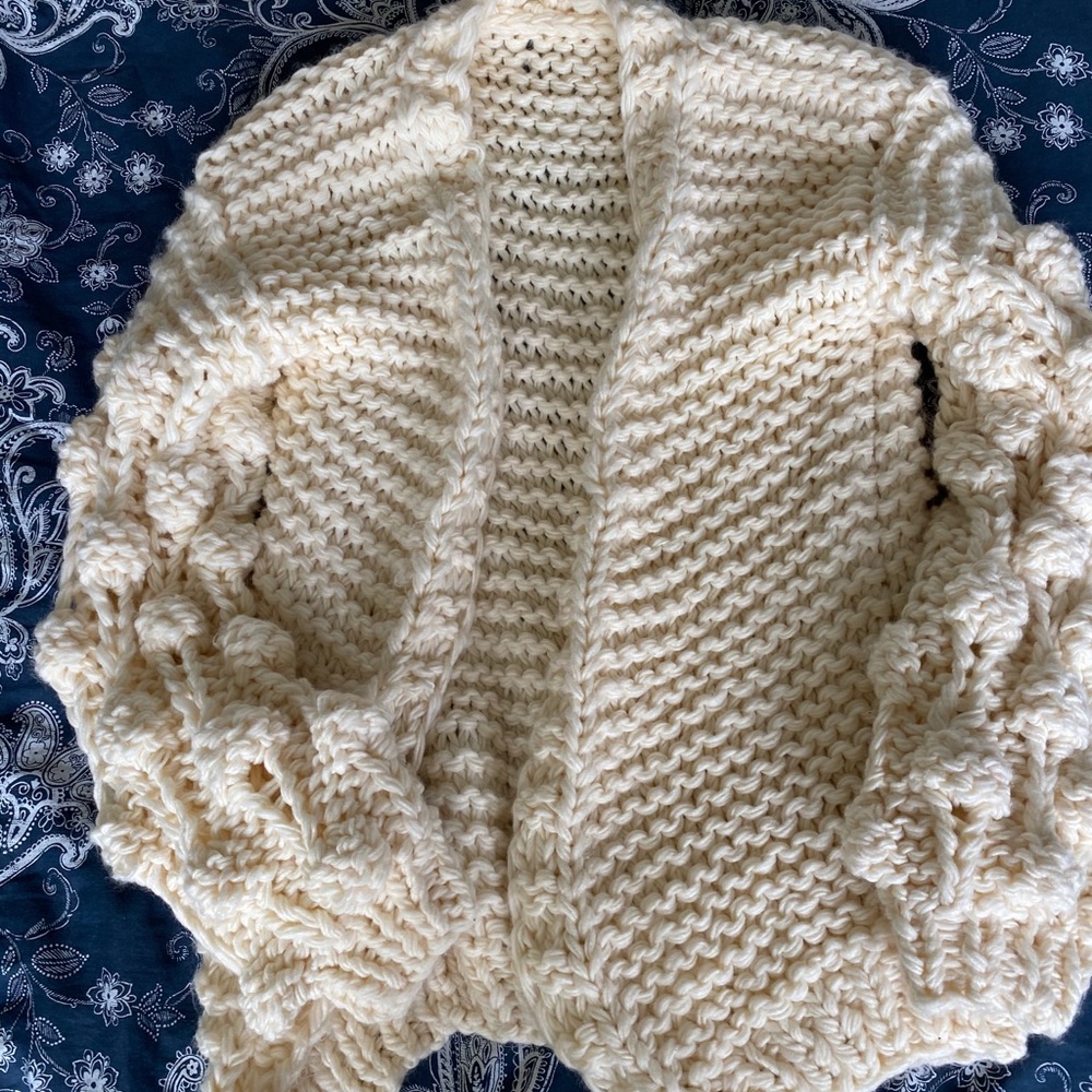 Chunky knit wool bubble arm cream cardigan sweater
